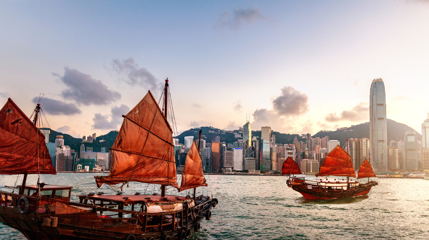 Aqua Luna Victoria Harbour Cruise 